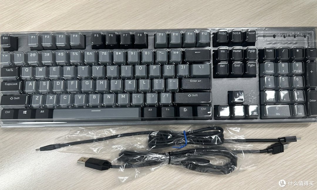 年底对象送了杜伽K310机械键盘,成功成为办公室最靓的崽