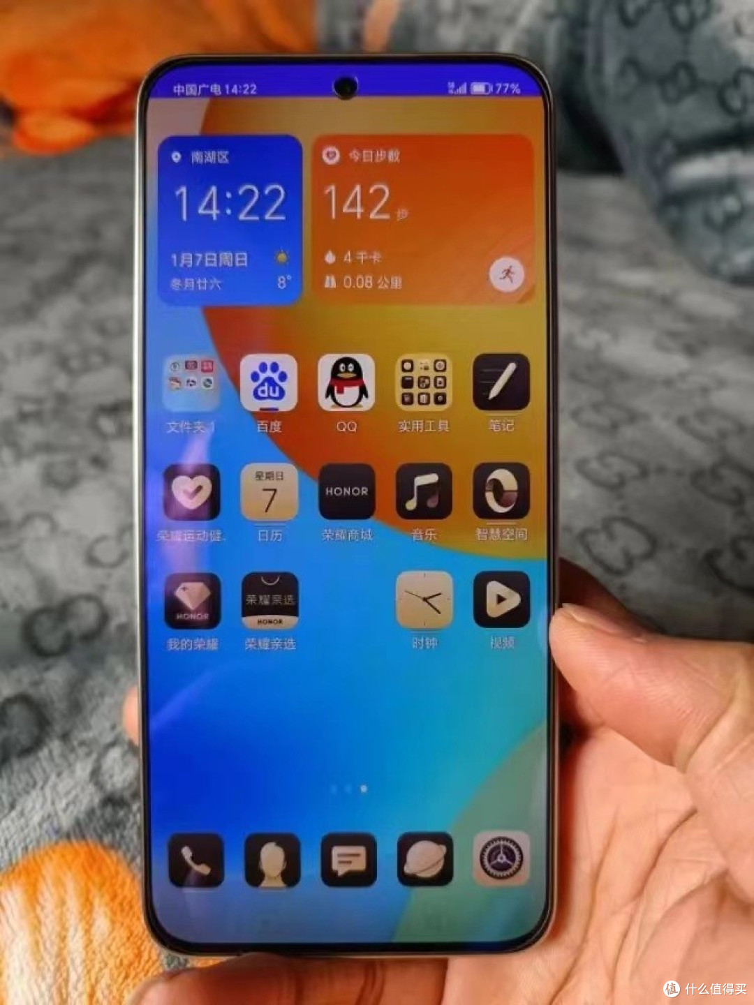 荣耀爆发了：旗舰三芯+5000mAh+索尼IMX906，仅2599元