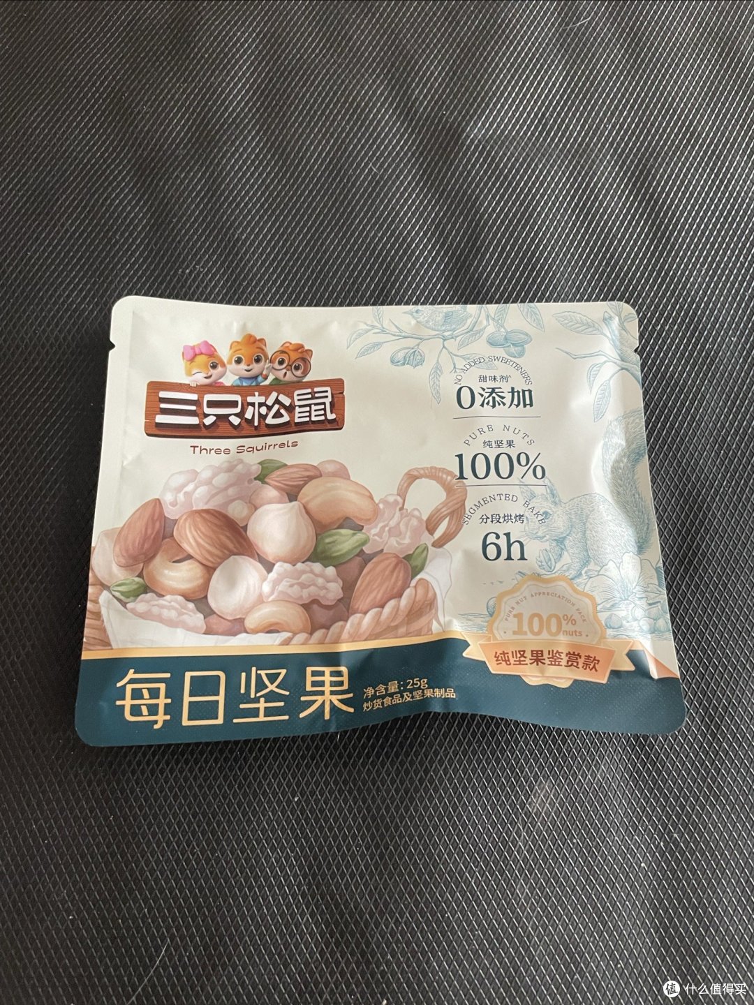 桌子上摆满这些年货,就意味着年来了。