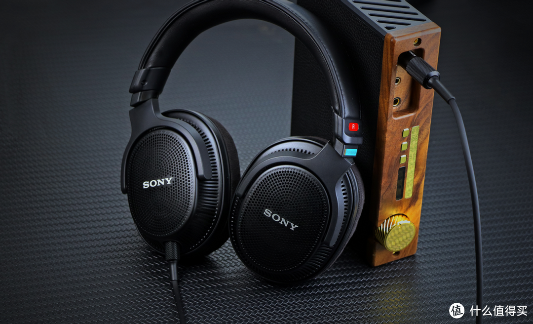 更强大的头戴式监听耳机，为音乐而生的神作！索尼MDR-MV1评测