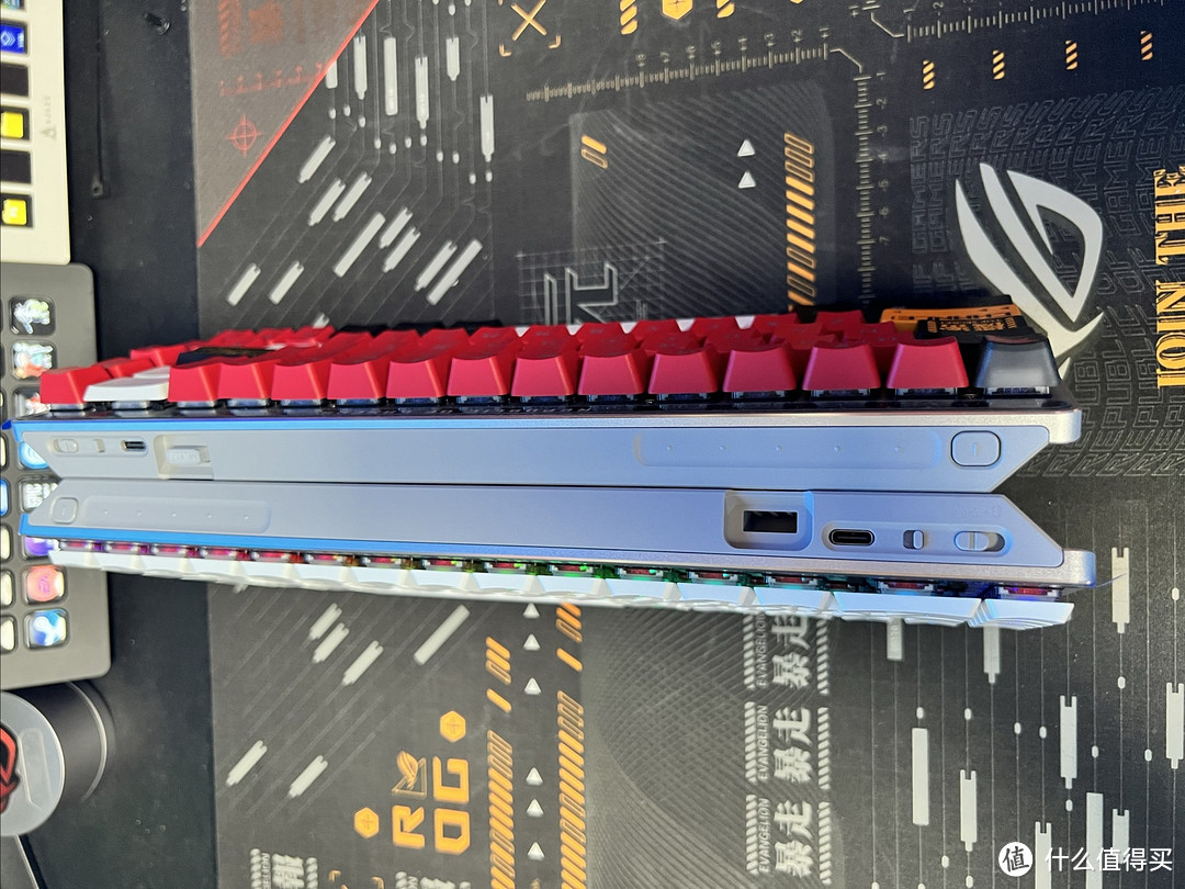 ROG CES第一个矮轴机械键盘新品到手——ASUS ROG 魔导士RX LP 矮光轴（蓝红）开箱，视频声音测试在最后