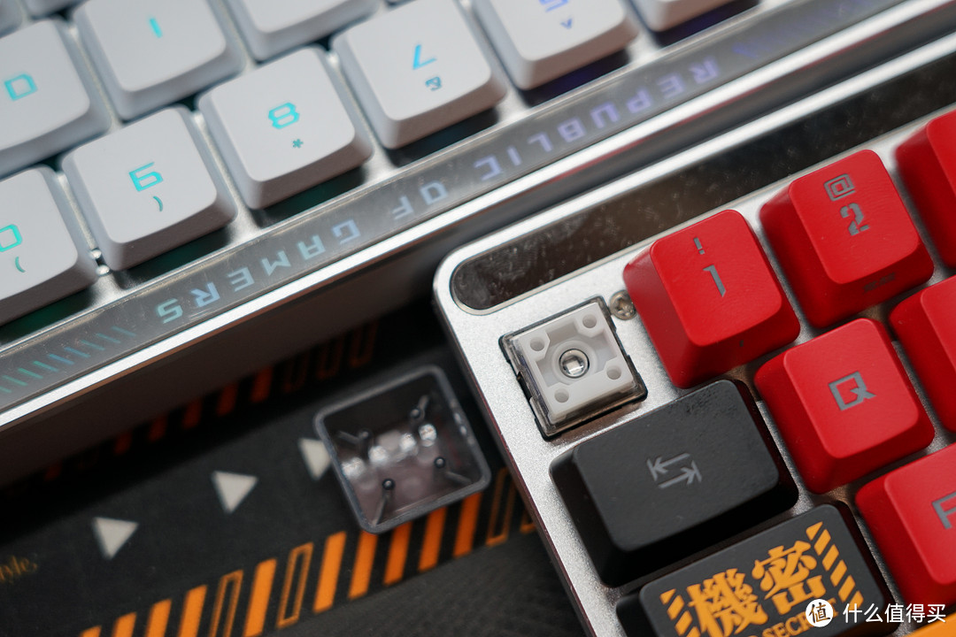 ROG CES第一个矮轴机械键盘新品到手——ASUS ROG 魔导士RX LP 矮光轴（蓝红）开箱，视频声音测试在最后