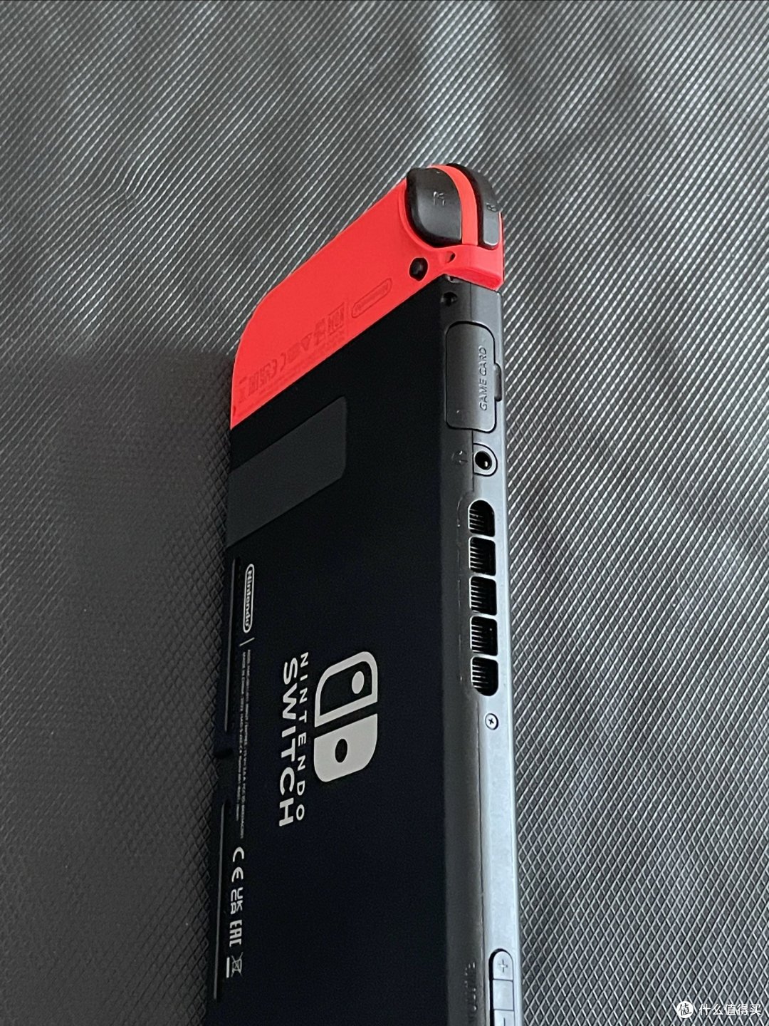 情人节购买Switch游戏机，俩人一起玩。
