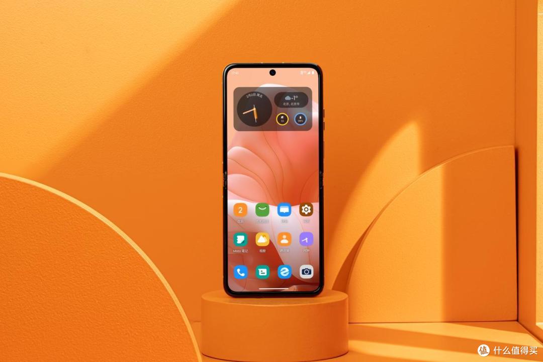 2024Pantone流行色尽在掌握 moto razr40 Ultra柔和桃限定版图赏