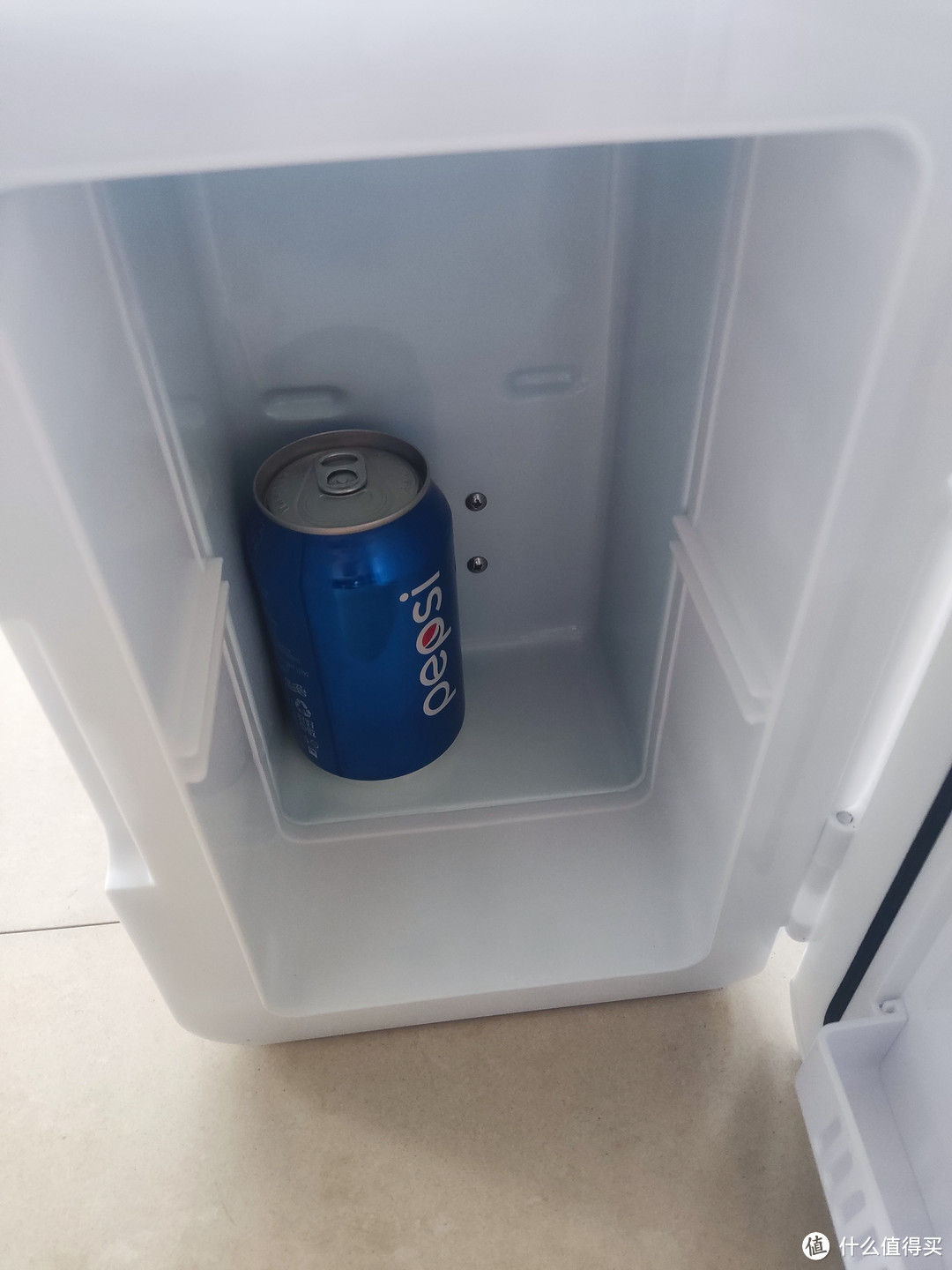 新飞车载小冰箱 办公室消暑利器
