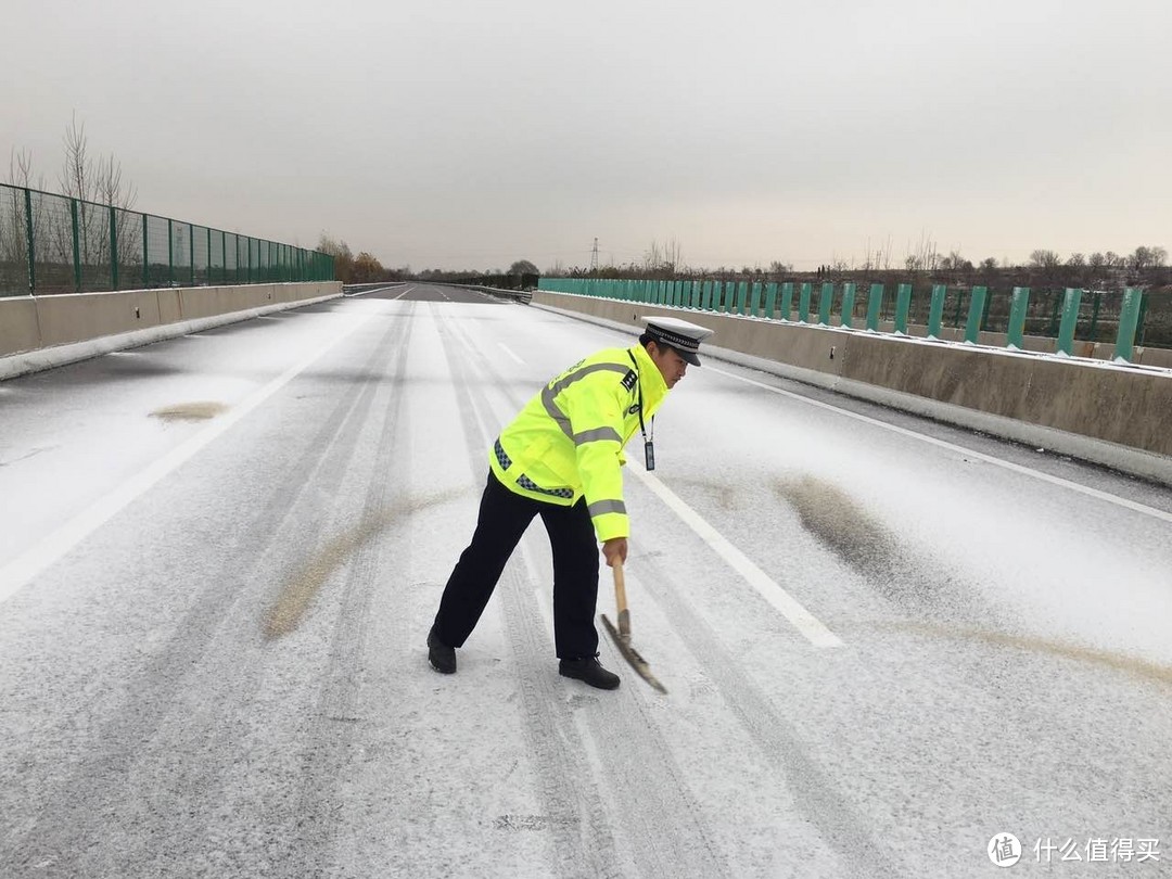 一场大雪后返乡潮，油车和电车的差距，才真正显现出来