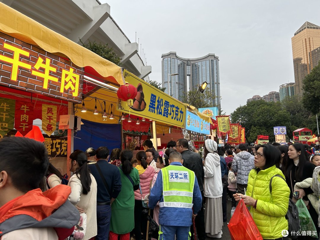 广州天河花市开市了，扑面而来的年味