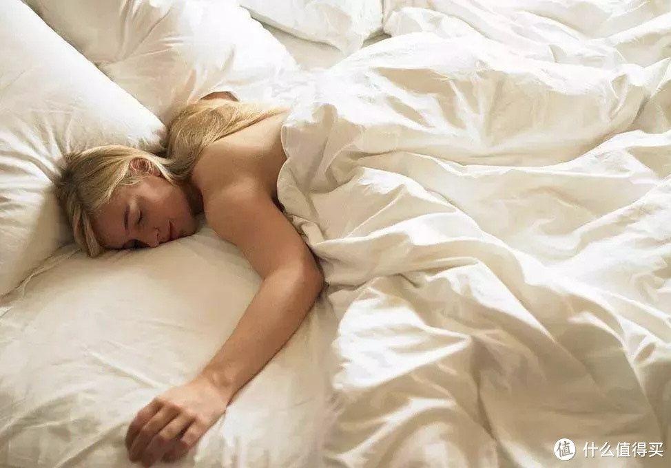 睡个好觉：裸睡或穿睡衣睡觉对睡眠质量有影响吗？