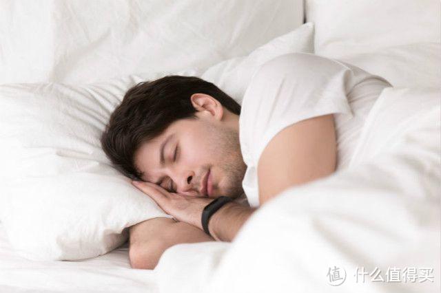 右侧睡适合大多数人也能有效减缓背痛