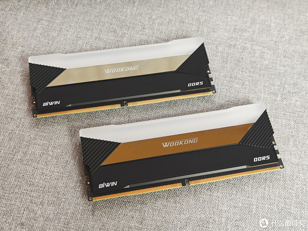 三倍RGB更酷炫，特挑海力士颗粒更能超，佰维悟空DX100 DDR5内存实测！