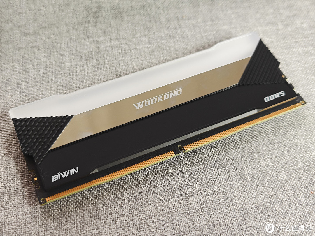 三倍RGB更酷炫，特挑海力士颗粒更能超，佰维悟空DX100 DDR5内存实测！