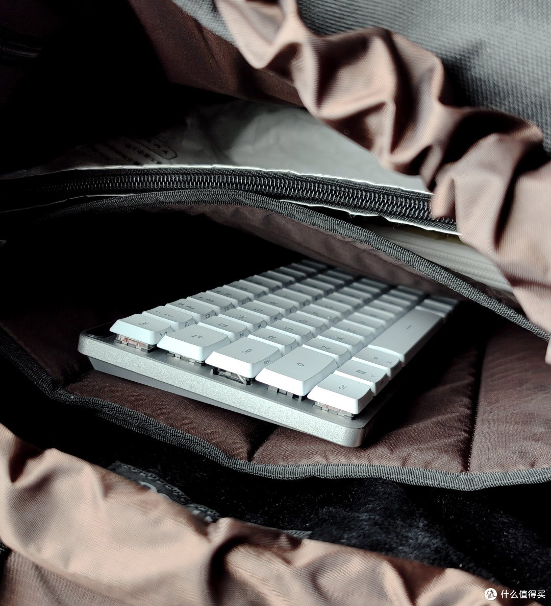 更薄、更轻、更快 - ROG 魔导士 RX LP 机械键盘实测体验_无线键盘_什么值得买