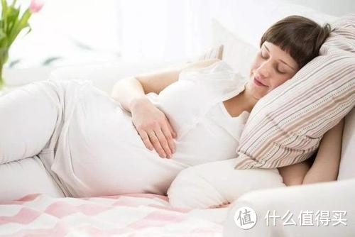 在孕晚期，胎儿有哪些胎动要注意的？出现这3种现象，孕妈别大意