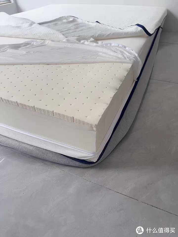 easysleep护脊床垫，一款致力于提供健康舒适睡眠体验的家居品牌。