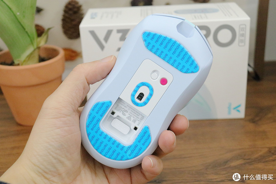 情人节送礼推荐：雷柏V300PRO双模游戏鼠标，适合中小手