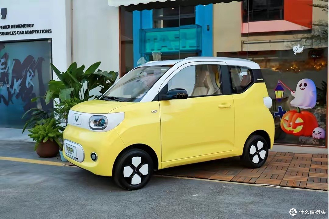 续航超200km,宏光MINIEV第三代马卡龙对比长安Lumin,谁更划算?