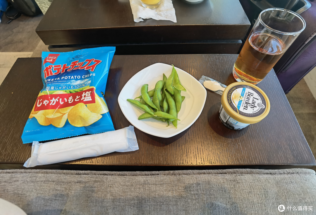 早上喝茶、吃个冰淇淋就准备登机了