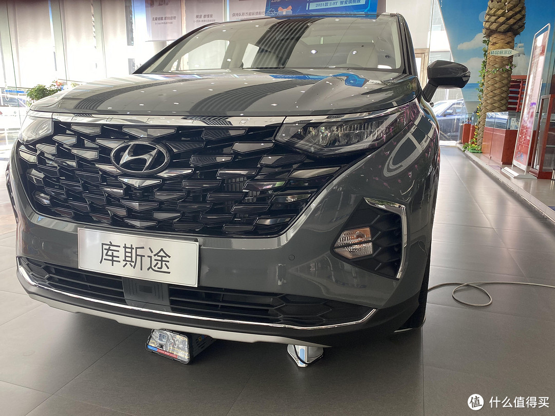 落地价差5万,低配2.0T现代库斯途与次低配别克GL8怎么选?