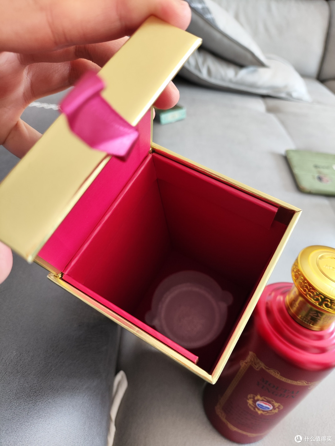 茅台迎宾酒,礼盒包装居然没有防拆设计?