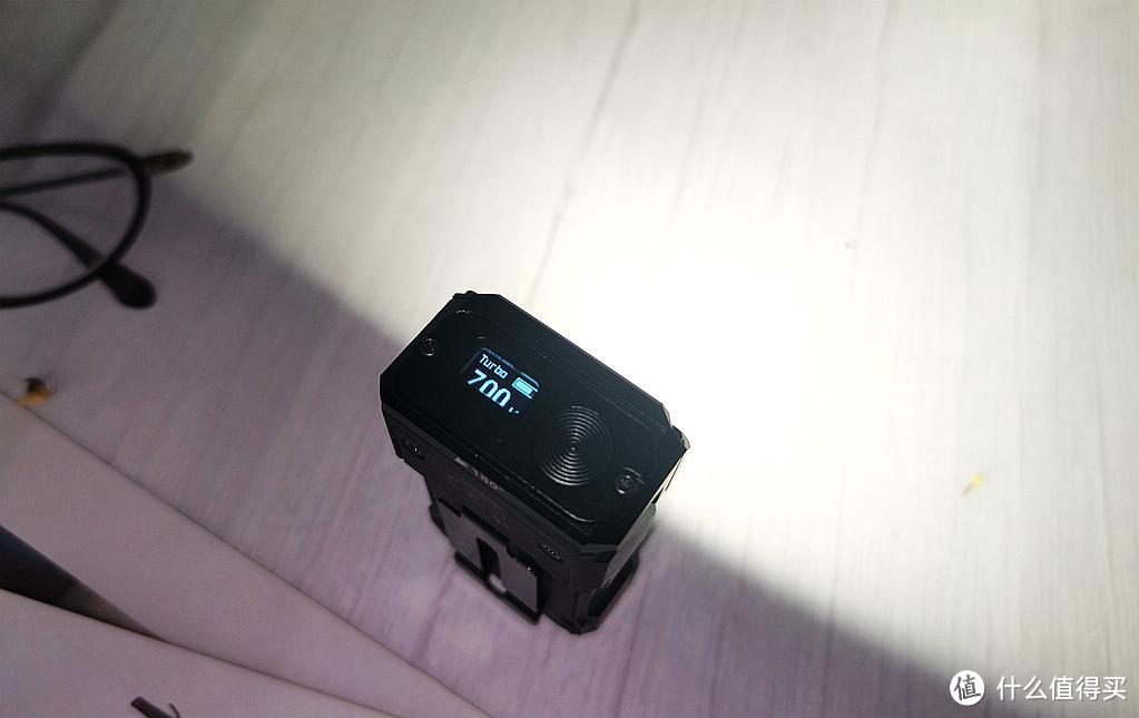 务本X3多功能EDC便携灯:支持无线充电和灯头可调的猫头鹰!