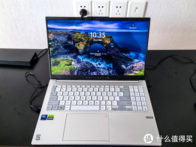 酷睿Ultra9-185H处理器让华硕无畏Pro15 2024游戏、办公都有出色的表现