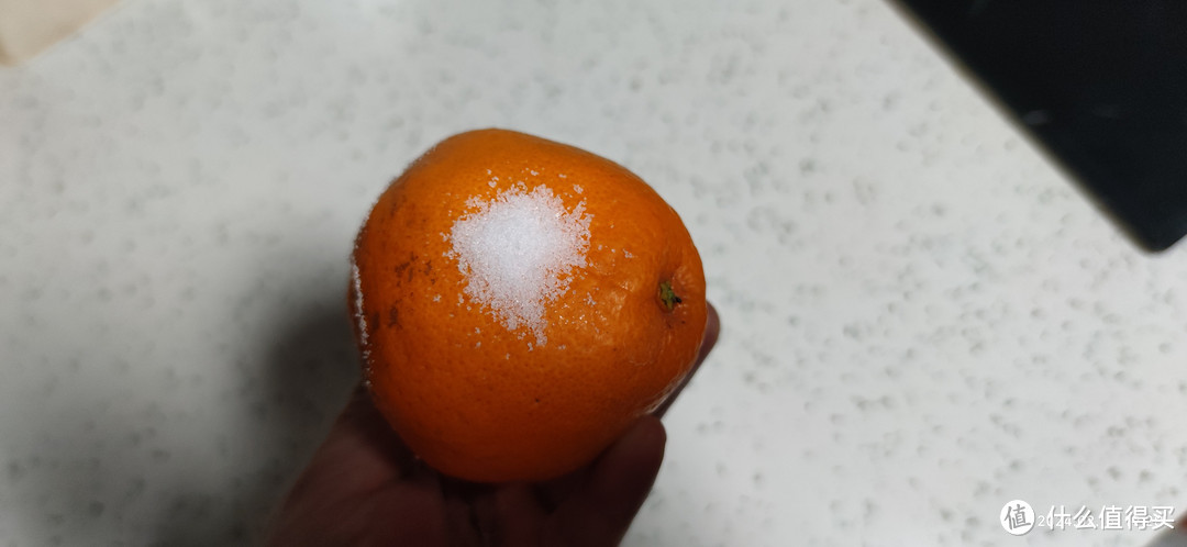 既然都说空气炸锅烤橘子可以治咳嗽，那我也试试！只是，烤变色的橘子皮可以直接吃吗？