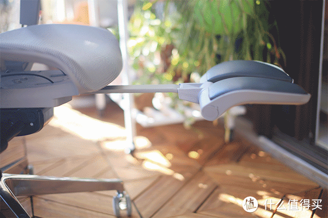 摩伽S3 Plus滑越追背椅极客版，如影随形般的舒适感受