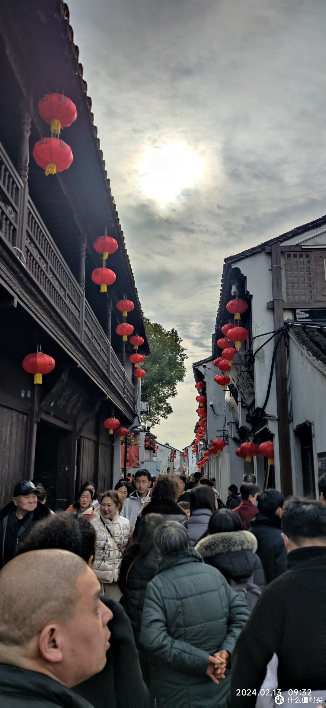 每年的春节年假，只要在苏州过年，全家必定会去山塘街逛逛！感受一下苏州的古老韵味！！！