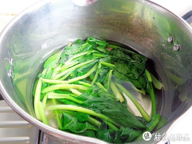 菠菜焯水几分钟去除草酸?