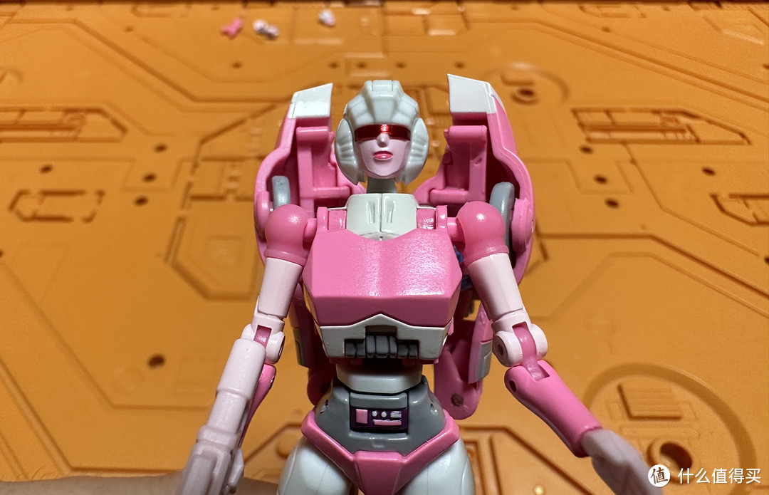 小巧玲珑的nah48粉红机器人阿尔茜