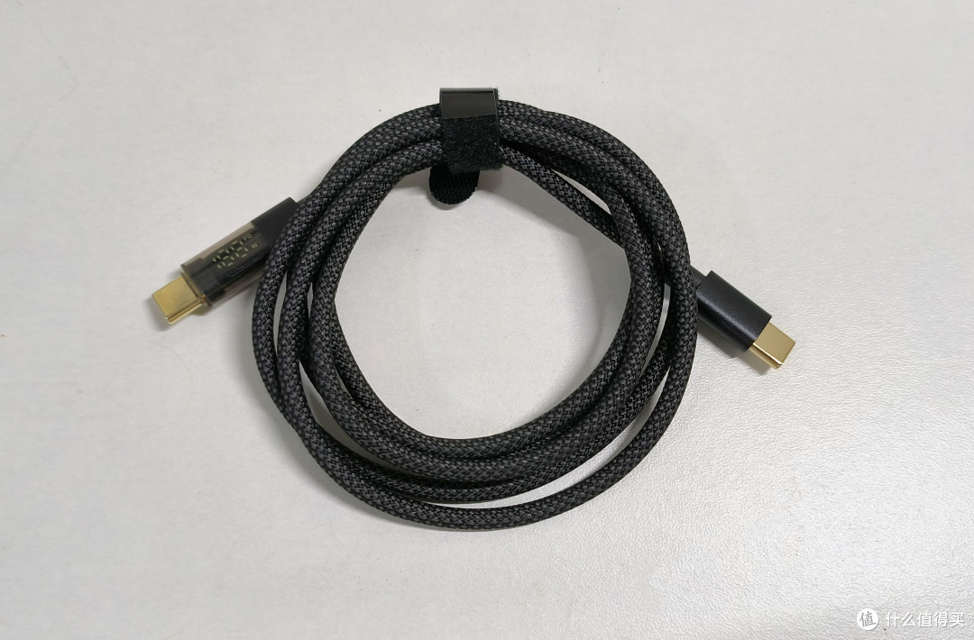 充电线外观没啥可多介绍的,这款快充线采用的是编织线,双 type-c .