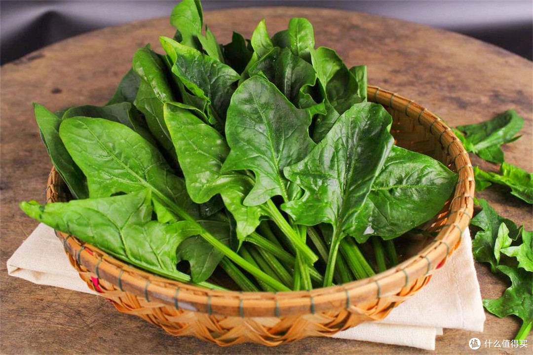 菠菜的营养价值就更不用多说了,一直被誉为"营养模范生",含有大量的铁