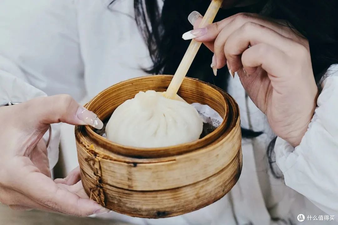 明明是来这座小城出差的，怎么还能胖三斤啊