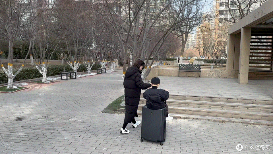 拉杆箱怎么选？从拉杆到滚轮，一文教你如何挑选择高品质行李箱