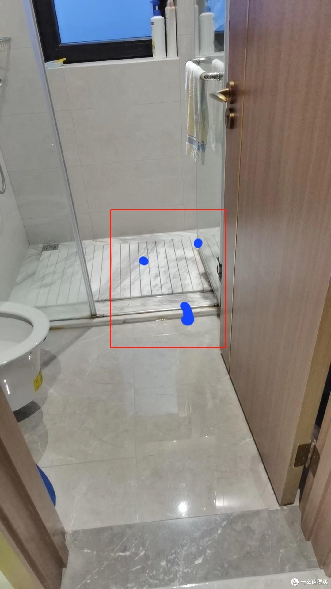 查漏报告:卫生间天花鼓包发霉不是楼上渗水