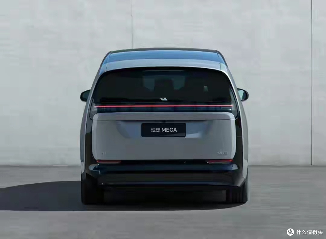 理想MEGA新官图发布,轴距3米3,800V+5C麒麟电池,12分钟充500km