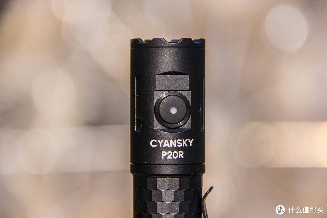 新外观新手感，更适合户外使用的CYANSKY P20R手电