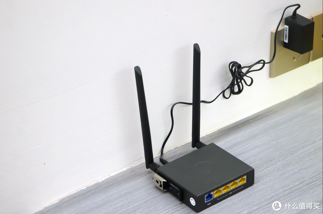 很多人都不知道插卡就能联网户外也能用蒲公英r300a4g工业路由器