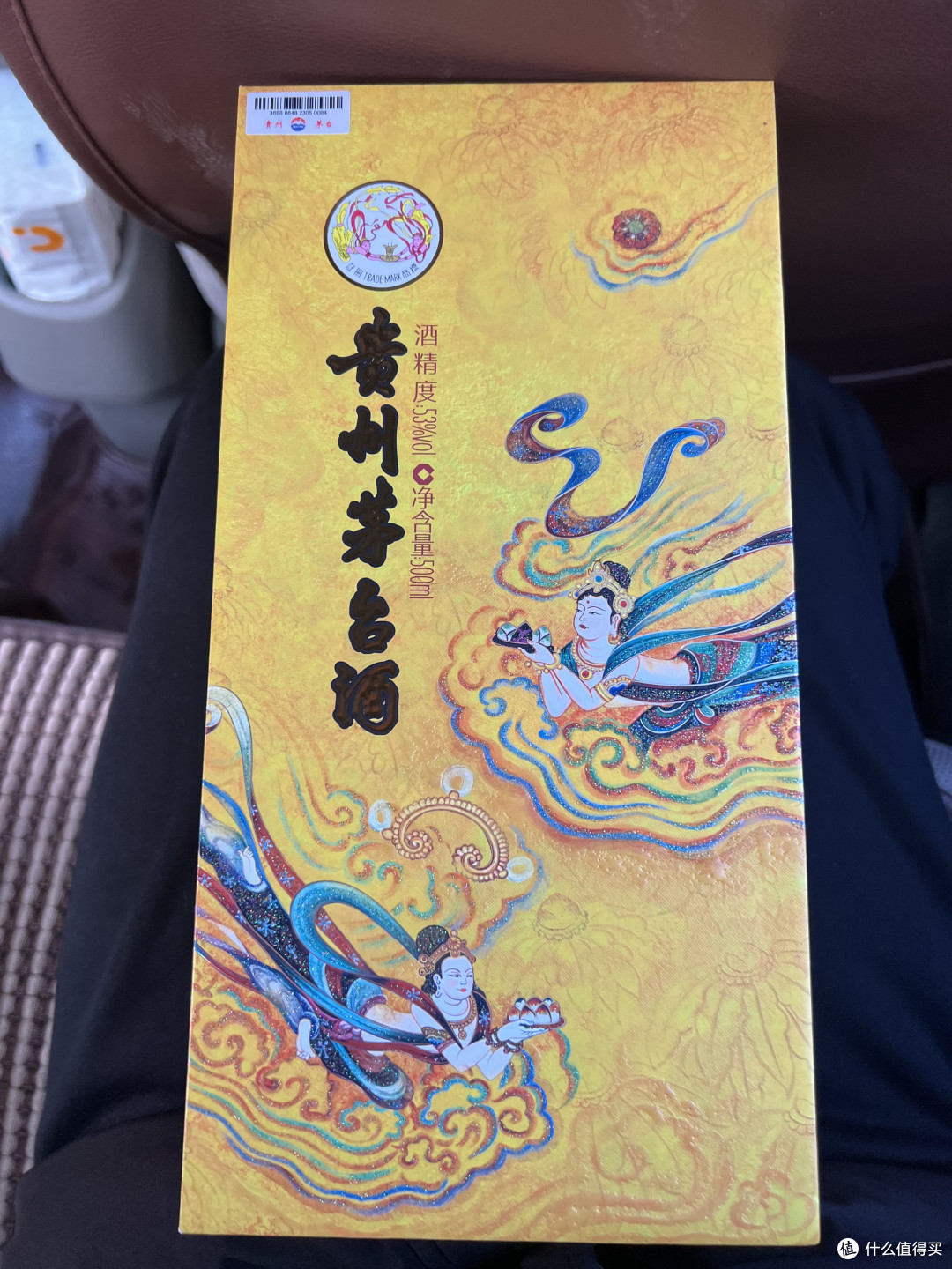 素手把芙蓉,虚步蹑太空。霓裳曳广带,飘浮升天行,首中贵州茅台酒散花飞天,首次申购中签率0.43%