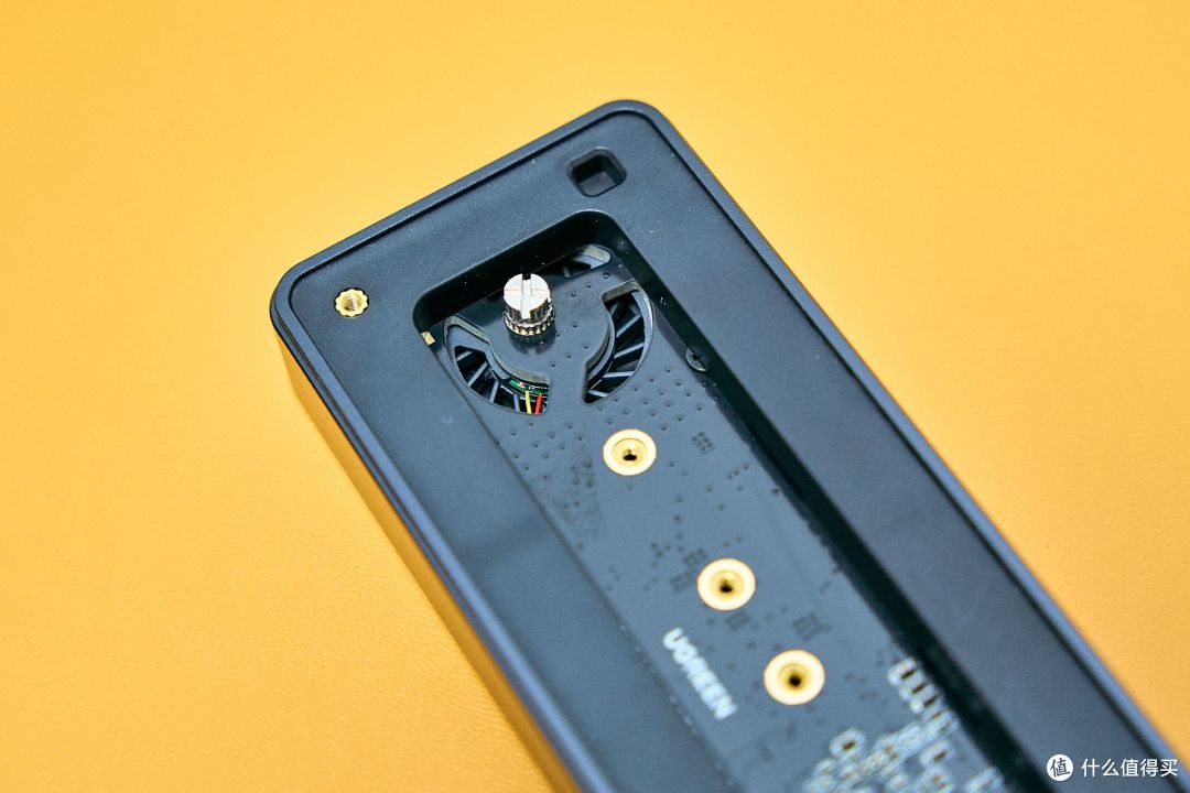硬盘盒里装风扇,绿联CM642固态硬盘盒只为冷静传输速度拉满