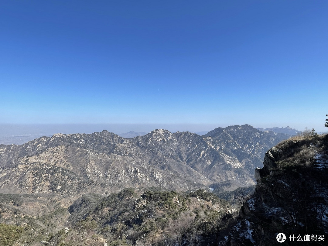 回来路上路过蒙山，景色也很漂亮，值得一爬，推荐坐车上去，因为坐车上去很刺激，道路特别陡，都是景区定制车辆。