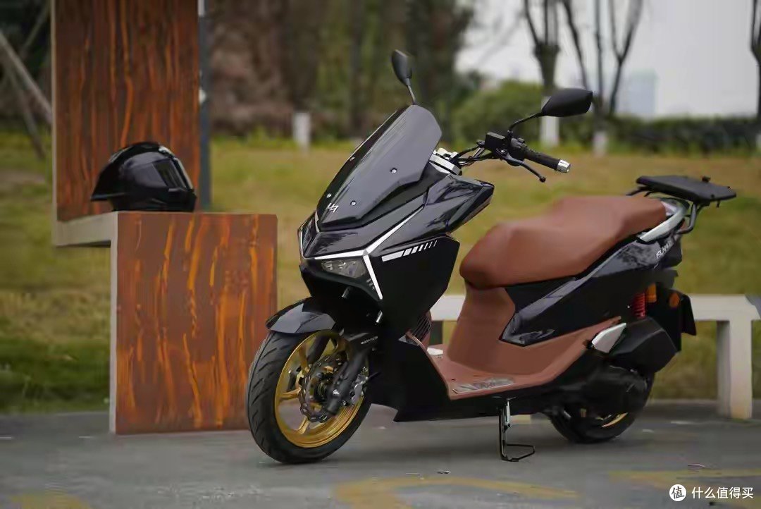 新时代水冷150平踏板,16匹马力,用料安心车好骑,1.5万靠谱选择_摩托车