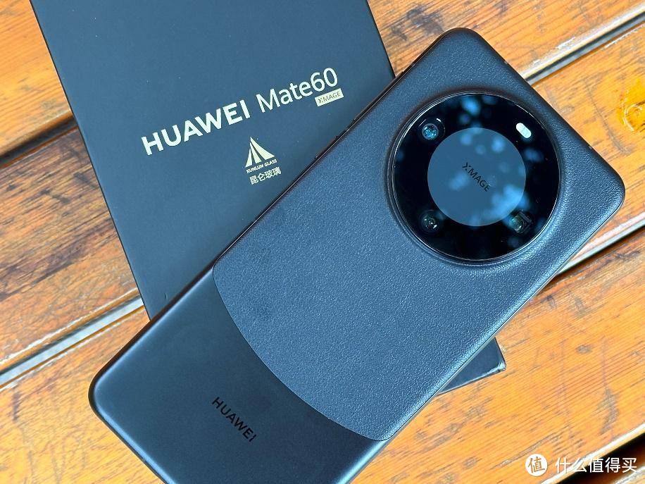 华为mate60配置的是一块6.7英寸的oled直屏,支持2688×1216分辨率,10.