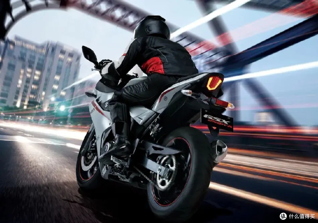 每天了解一款摩托车豪爵铃木gsx250r新款已经上市售价更低