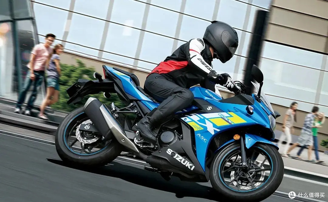 每天了解一款摩托车豪爵铃木gsx250r新款已经上市售价更低
