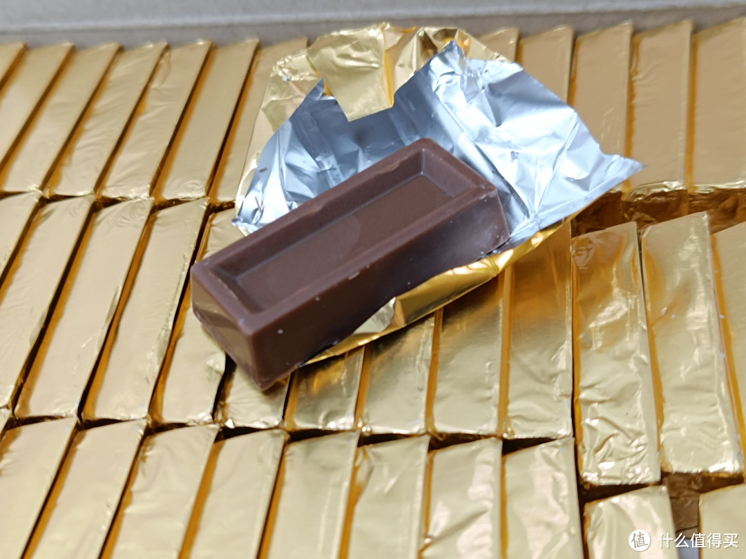 用油纸（蜡纸）包裹的巧克力，超好吃