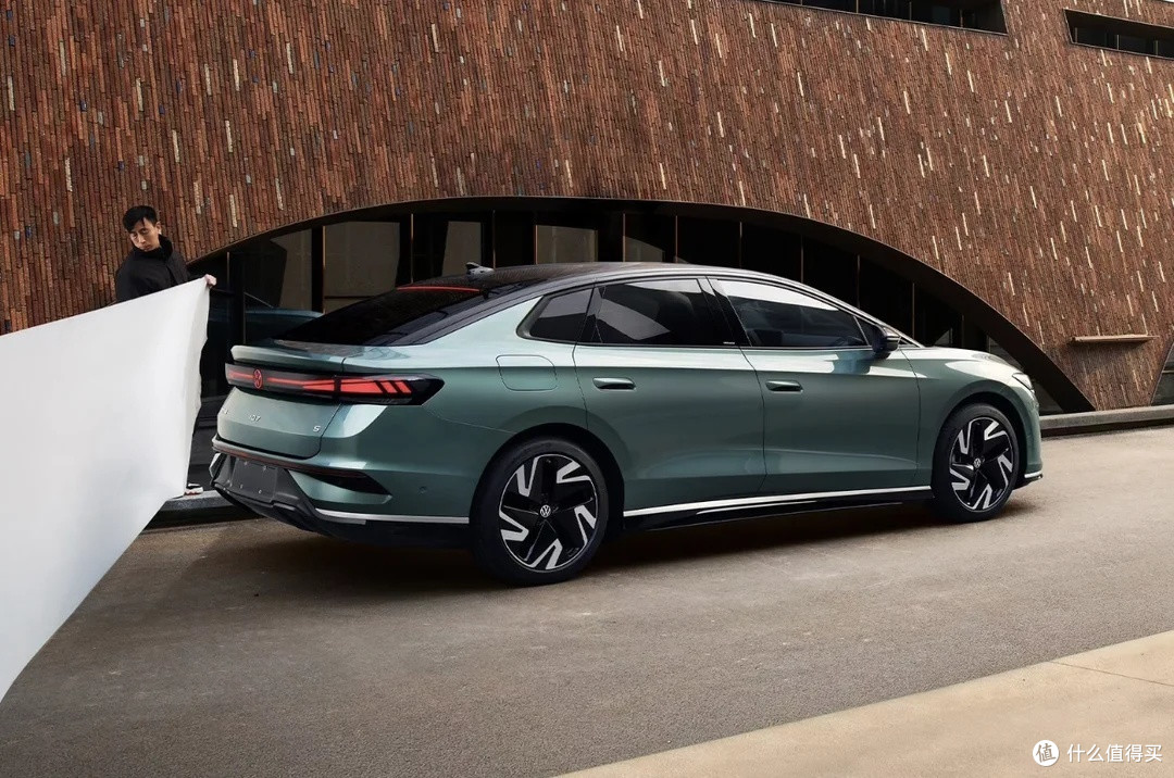 上汽大众id7s实车亮相全新纯电轿车来袭