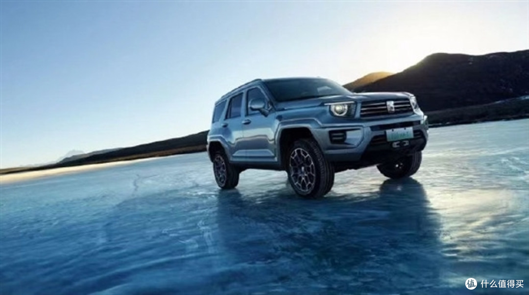 国产首款3.0t v6混动硬派越野车坦克700hi4-t正式上市亮相,售价42.