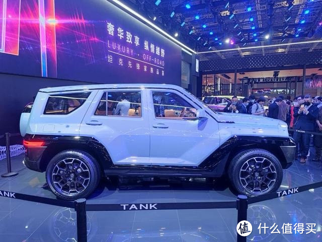 坦克700 Hi4-T上市!配3.0T V6插混+售42.8万起,与普拉多同级。