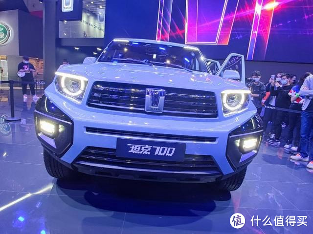 坦克700 Hi4-T上市!配3.0T V6插混+售42.8万起,与普拉多同级。